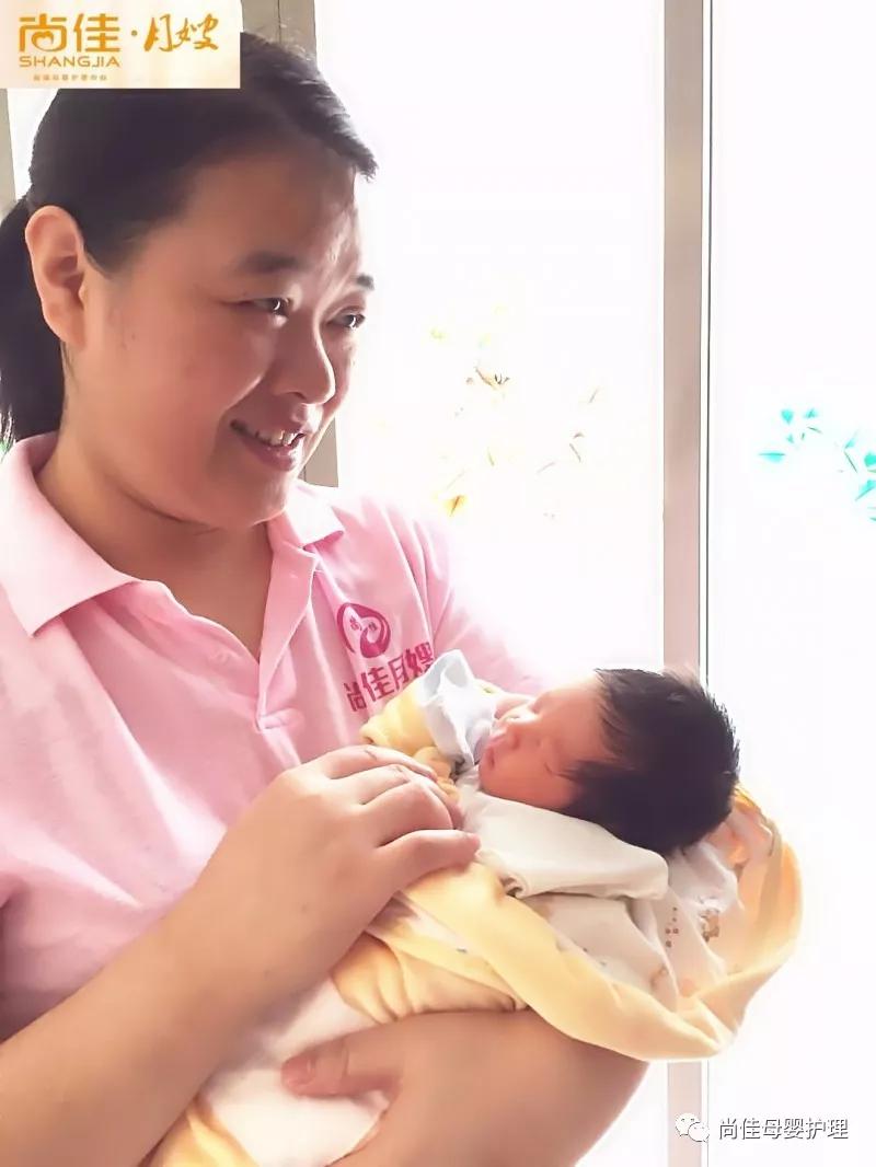 尚佳專業(yè)月嫂 | 母親生病丨 是否需停止哺乳？